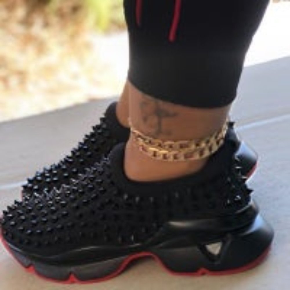 Sneakers size 8